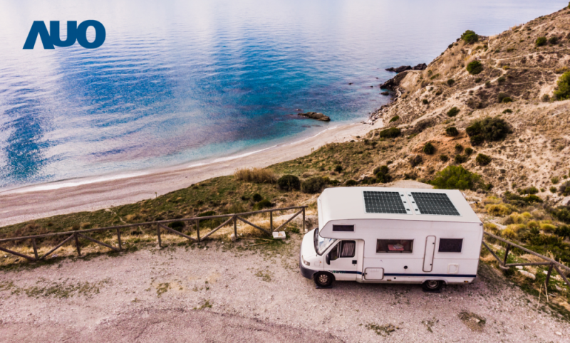 「可撓輕量化太陽光電板SunCurva」使用輕量特殊耐候型複合板取代傳統太陽能板的玻璃前板，不僅降低70%重量，每米平方僅3Kg；具有抗衝擊性能及通過電磁相容性測試，可應用於交通運輸工具，如露營車、遊艇等